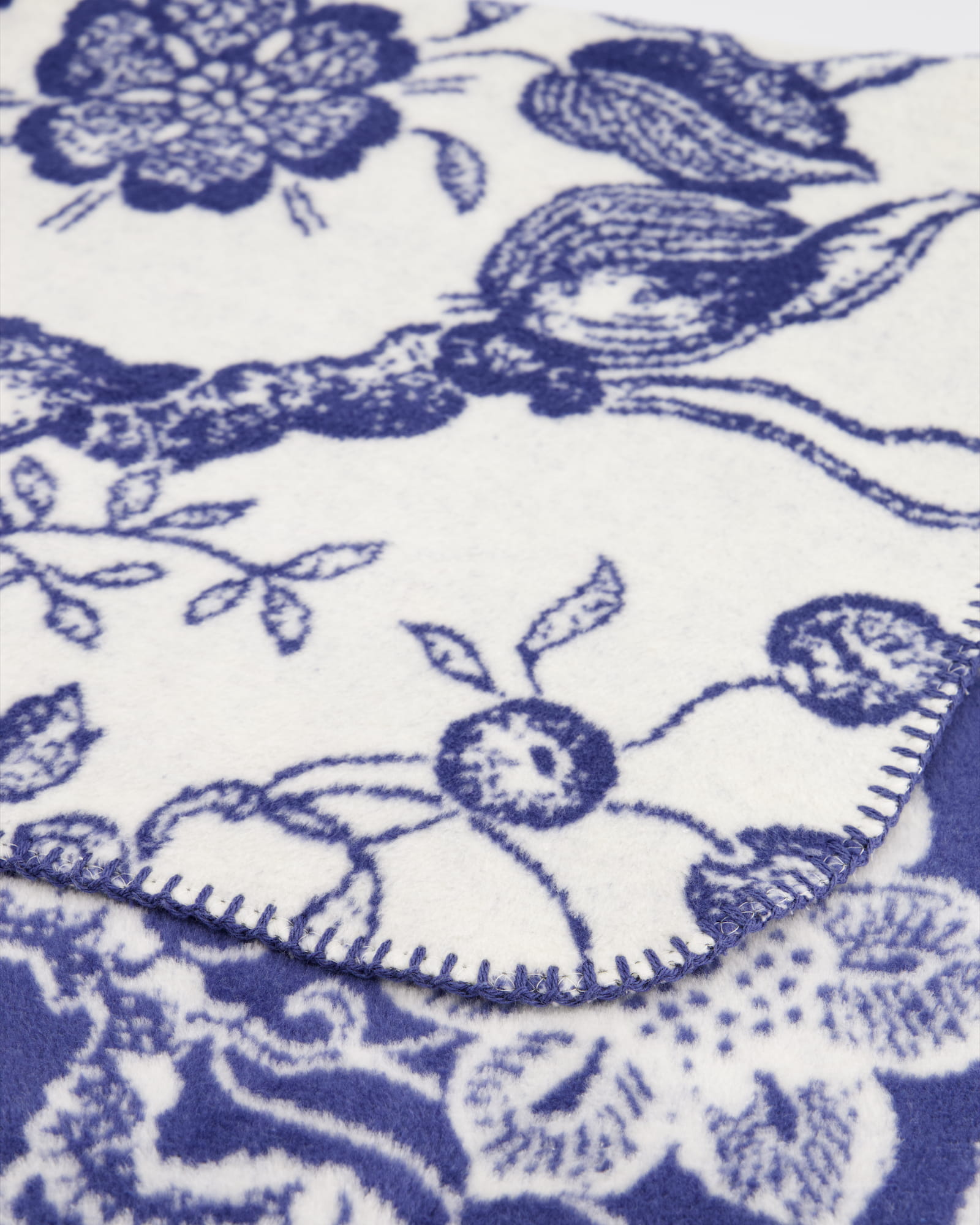 Villeroy & Boch Wohndecken Paradiso Navy Peony - 150x200 cm
