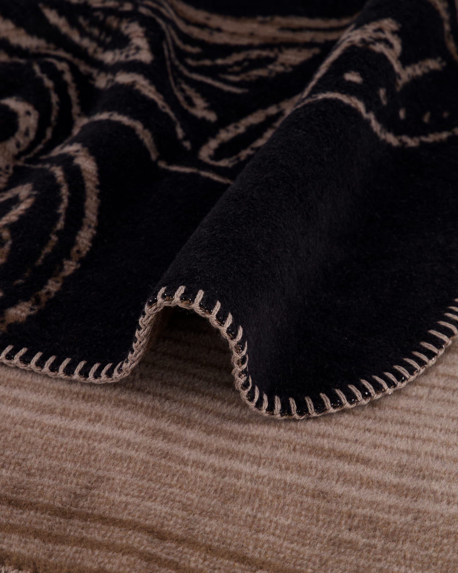 JOOP! Wohndecken Paisley Schwarz - 150x200 cm