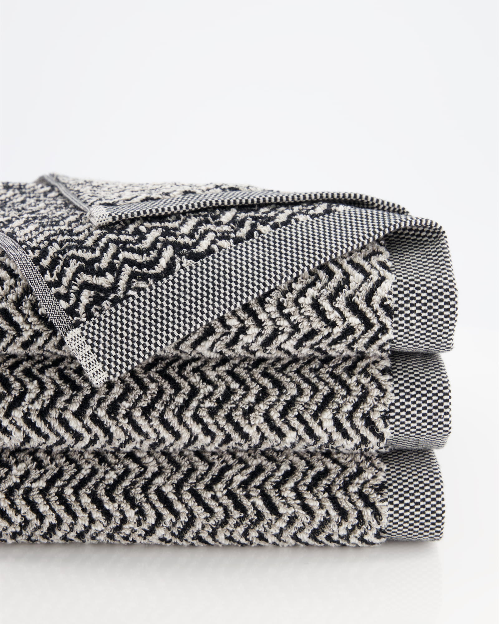Möve - Brooklyn Fischgrat - Farbe:  nature/black - 081 (1-0567/8970) - Handtuch 50x100 cm