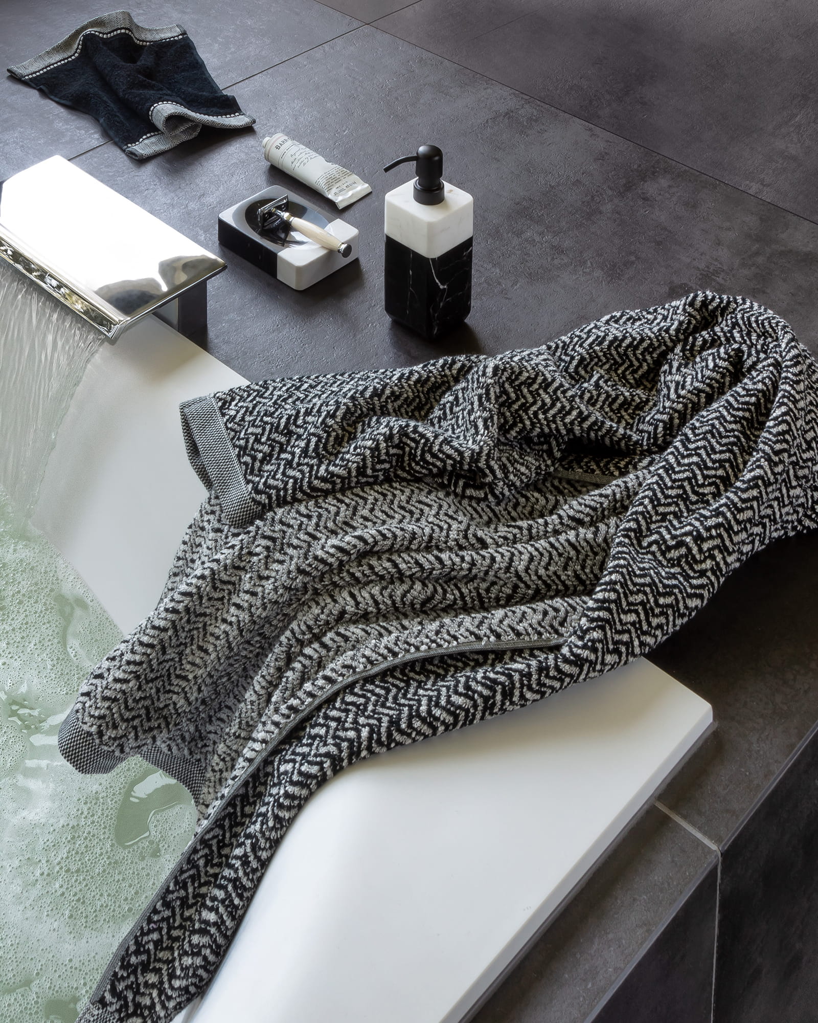 Möve unisex Kapuze Brooklyn Fischgrat nature/deep sea - 042