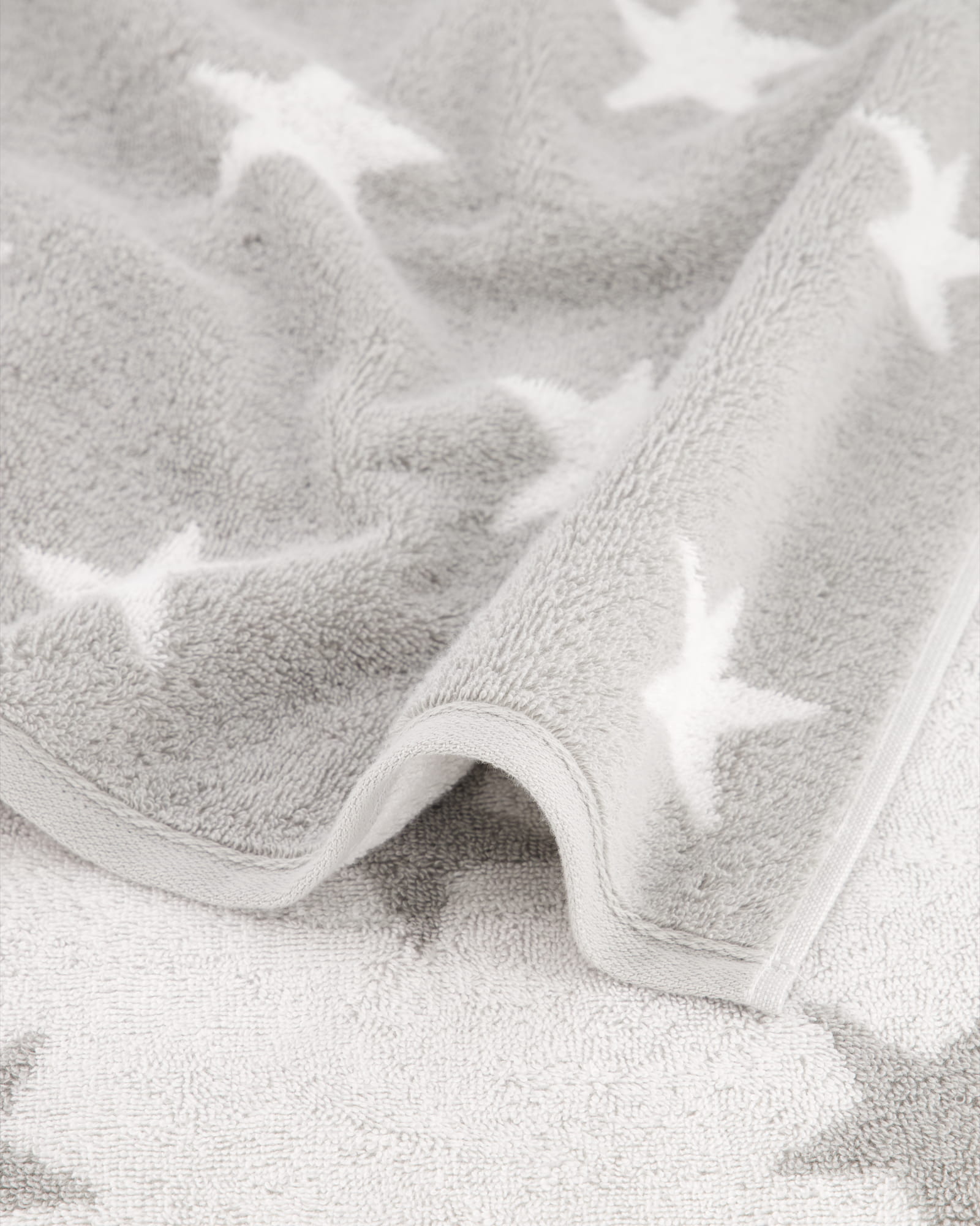 Cawö Handtücher NEW STARS Sterne groß 6260 platin/weiß - 76 - Duschtuch 70x140 cm
